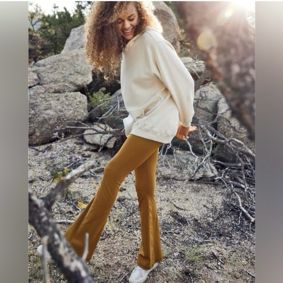 Aerie offline flare leggings in mustard. Barely worn!. Cross cross waist S - Picture 4 of 5